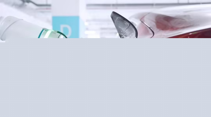 汽车充电机器人自动插拔枪，艾摩星机器人完成首个具身智能产品全链路功能验证(图1)